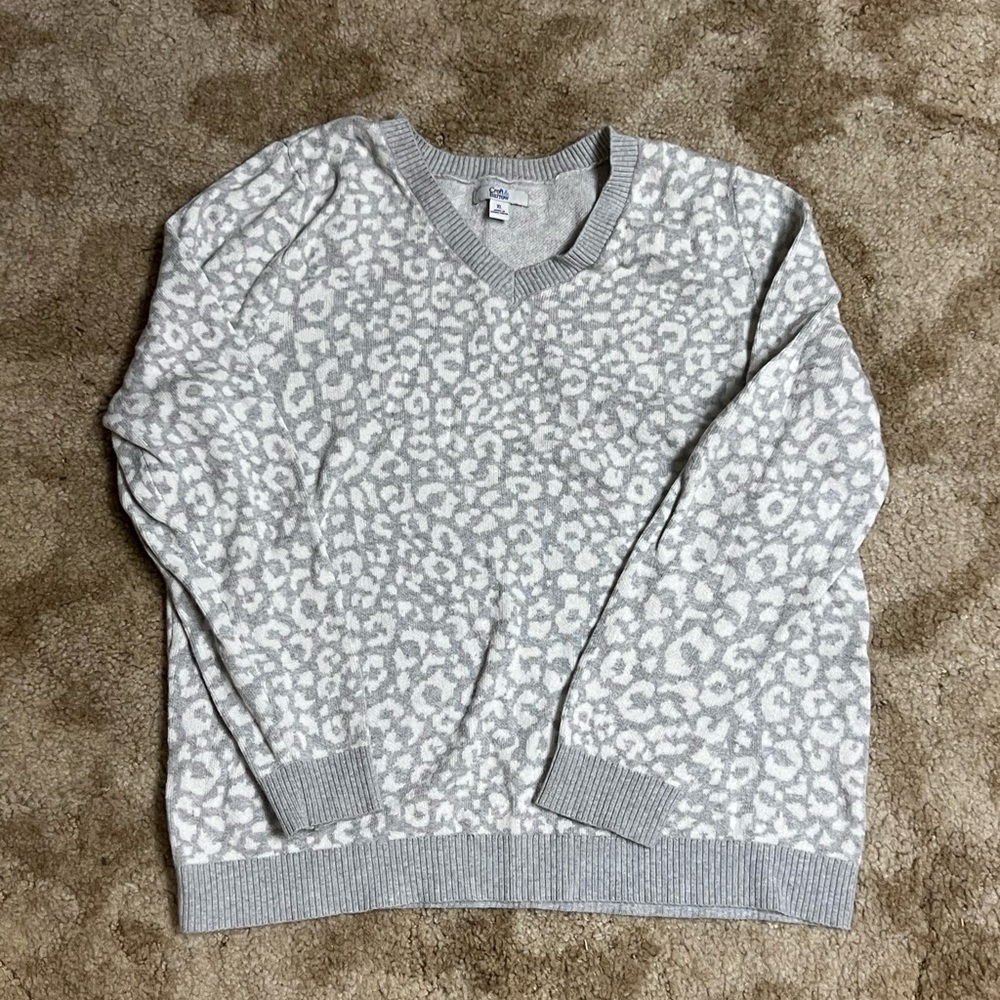 Croft & Barrow Gray and White V-Neck Sweater